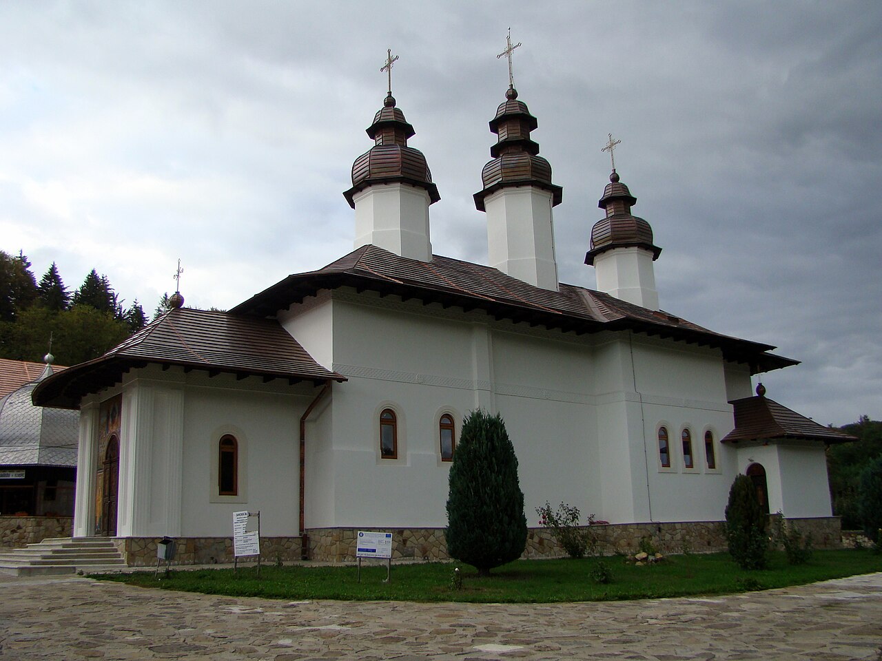 Mănăstirea Almaș